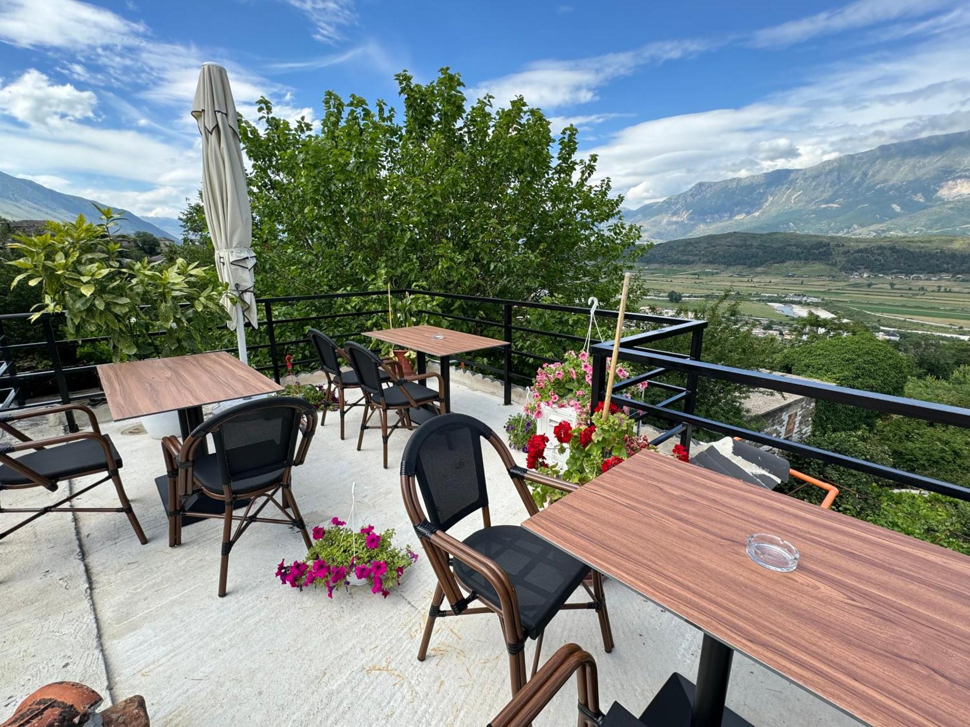 Guva Guest House จีโรคาสเตอร์ ภายนอก รูปภาพ